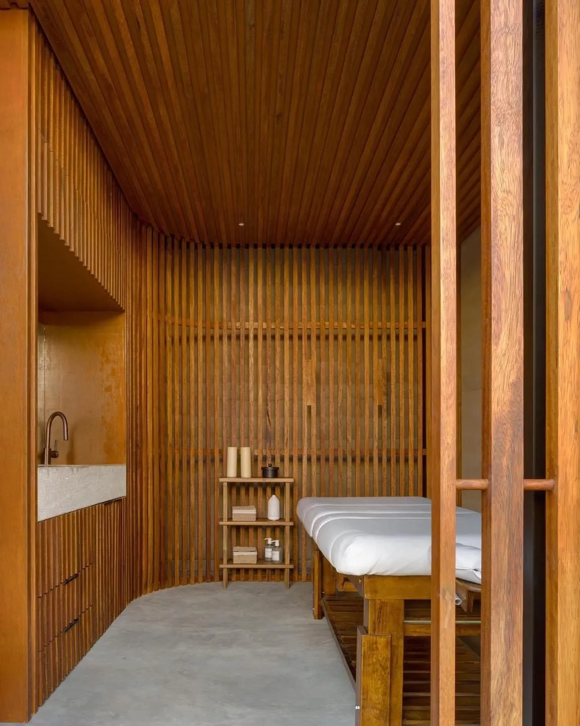 Profile pergola — fixed louver roof canopy